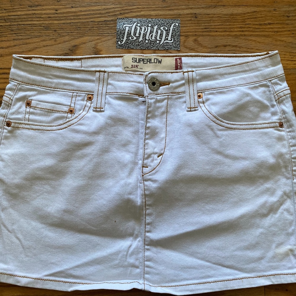 LEVIS 518 SUPERLOW DENIM JEAN SKIRT WHITE SIZE 7